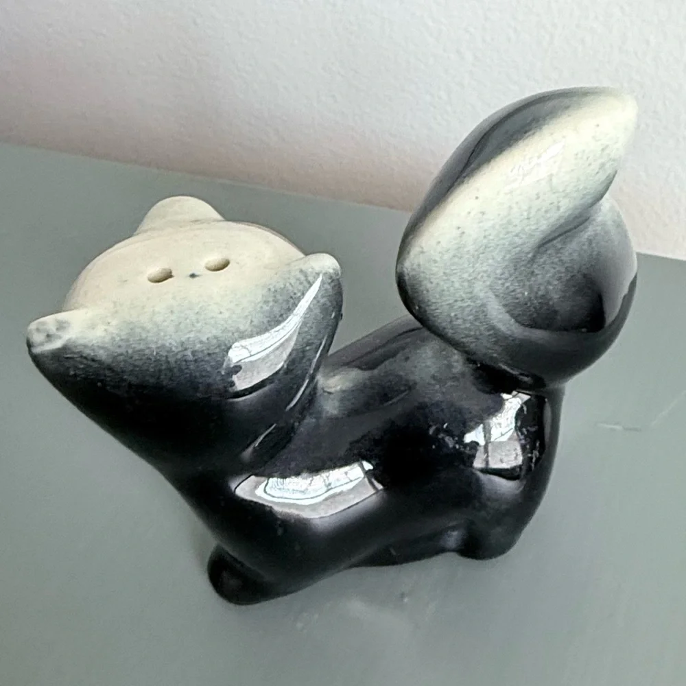 Vintage Mid Century Modern Skunk salt or pepper shaker